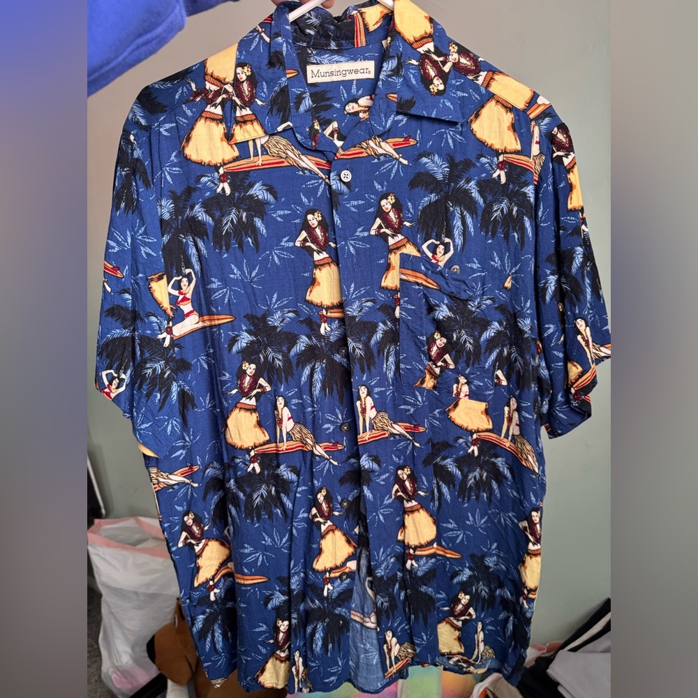 EUC HAWAIIAN SHIRT SIZE SMALL
